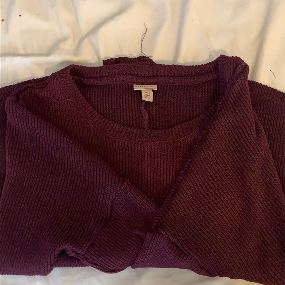 Maroon sweater - Picture 1 of 2